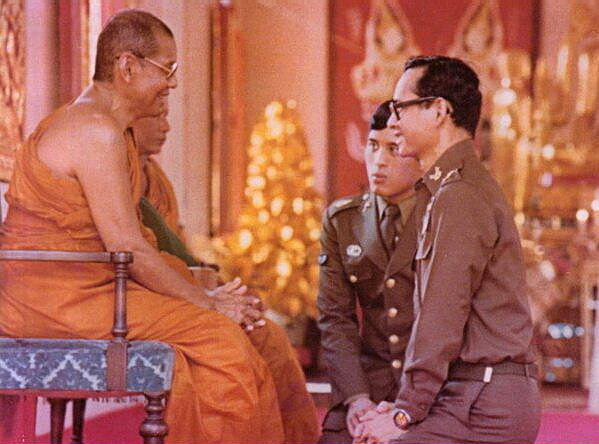 หลวงพ่อฤาษีลิงดำ-ในหลวง-ร.9.jpg