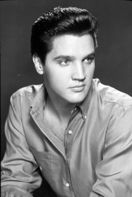 Elvis-Presley-elvis-presley-8927139-454-678.jpg