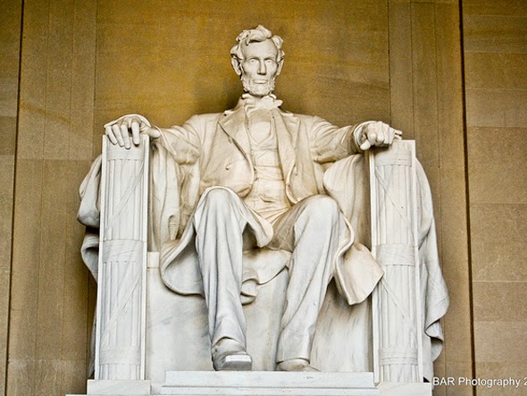 obama-spent-more-on-online-ads-than-it-cost-to-build-the-lincoln-memorial.jpg