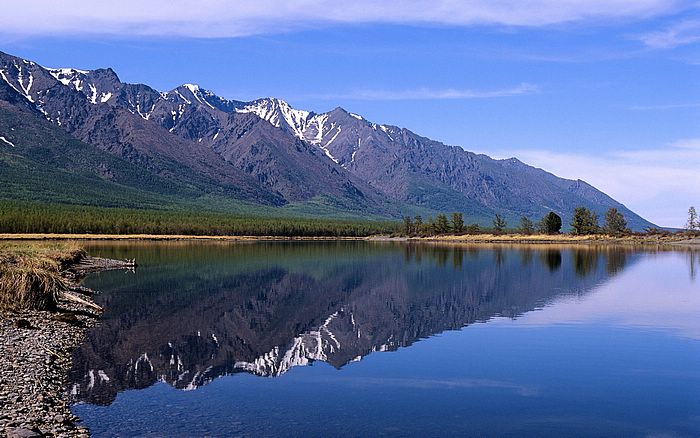 Russia,%20View%20of%20Baikal%20Lake%20with%20Sayan%20Mountain%20Range,%20Siberia.jpg